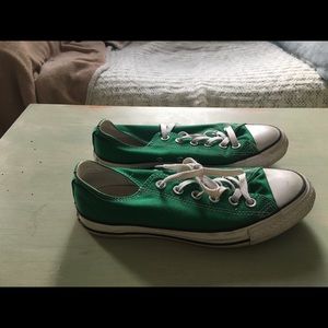 Green converse sneakers sz 8